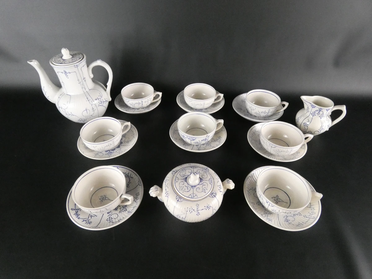 Vintage Boch La Louvière servies met blauw decor(57 stuks)