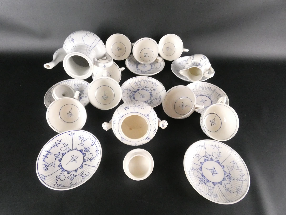 Vintage Boch La Louvière servies met blauw decor(57 stuks)
