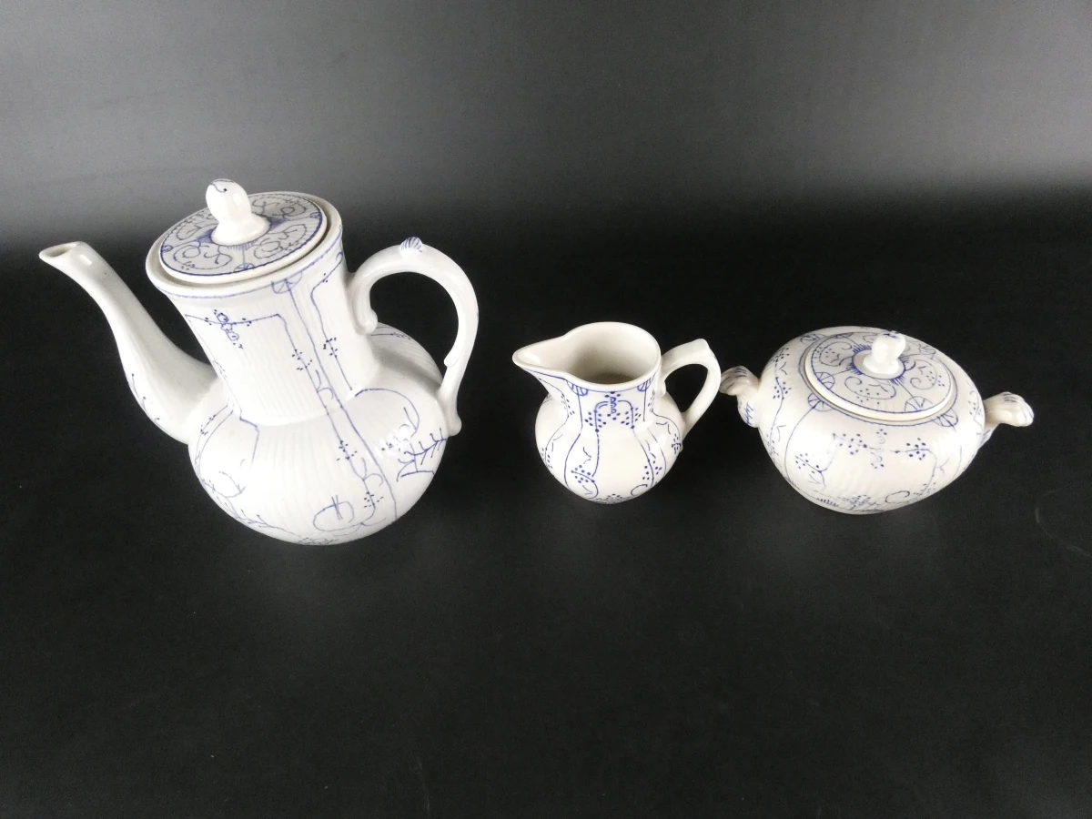 Vintage Boch La Louvière servies met blauw decor(57 stuks)