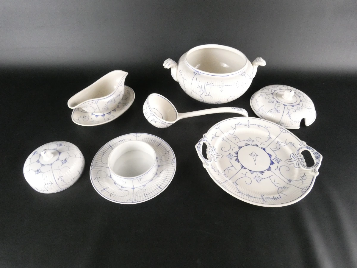 Vintage Boch La Louvière servies met blauw decor(57 stuks)