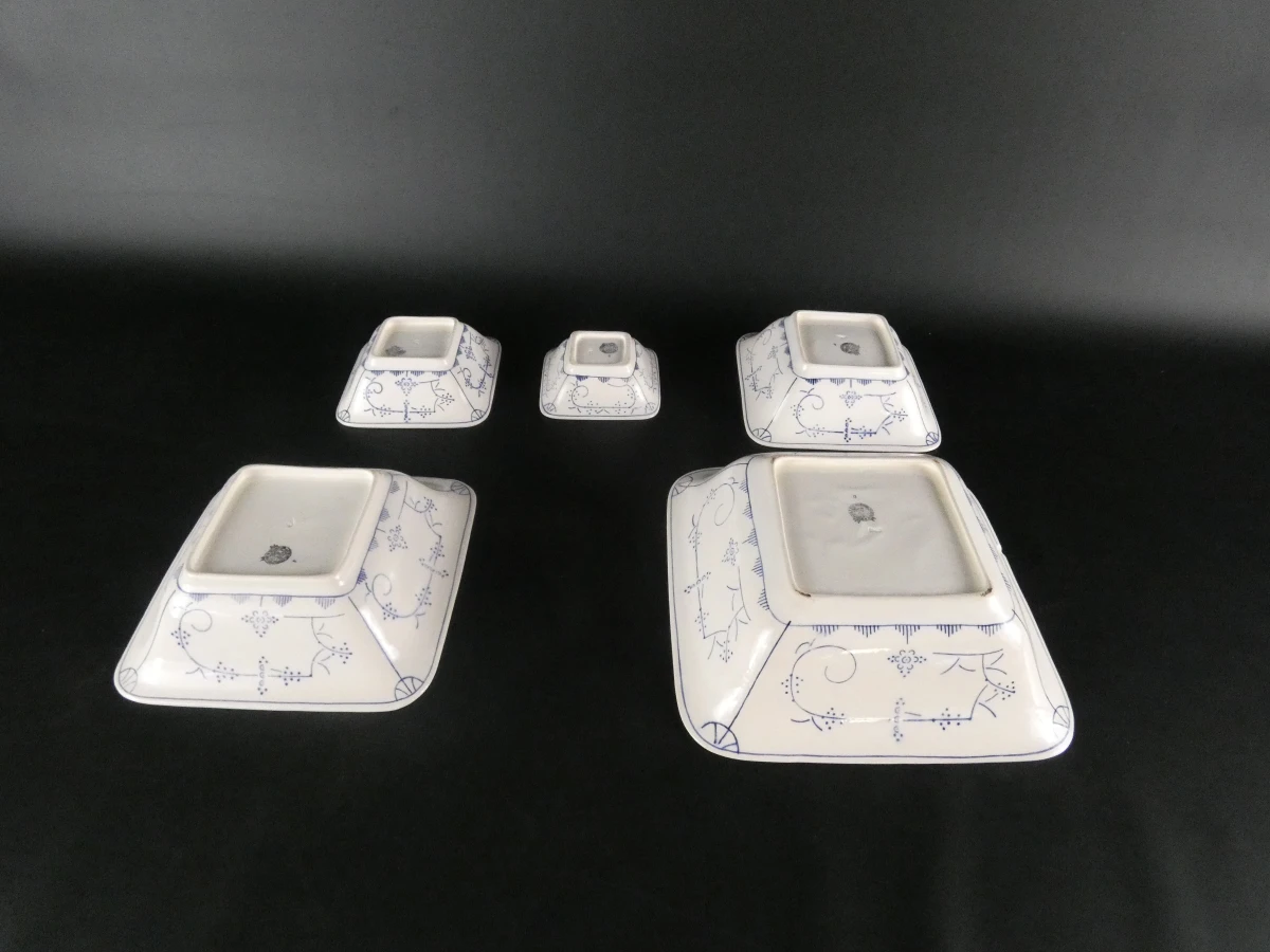 Vintage Boch La Louvière servies met blauw decor(57 stuks)