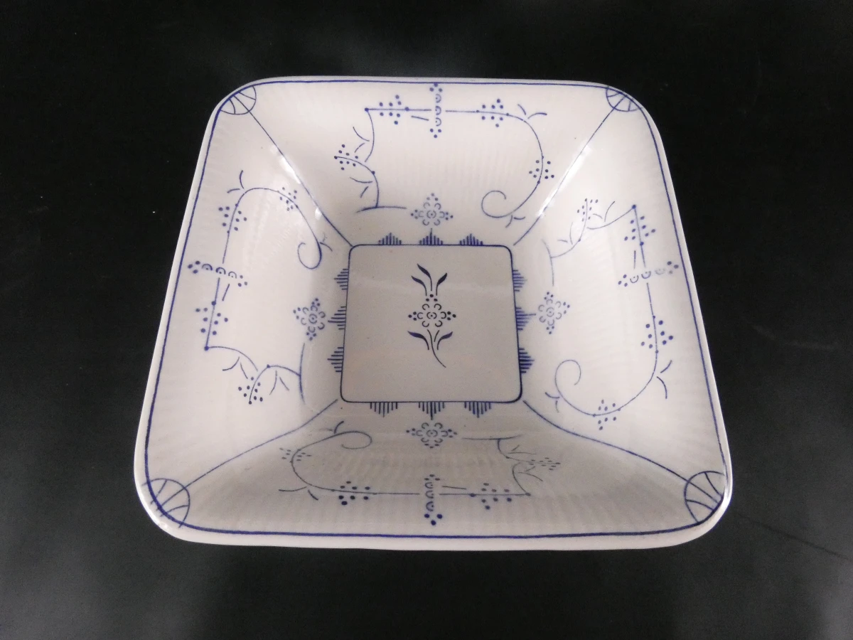Vintage Boch La Louvière servies met blauw decor(57 stuks)