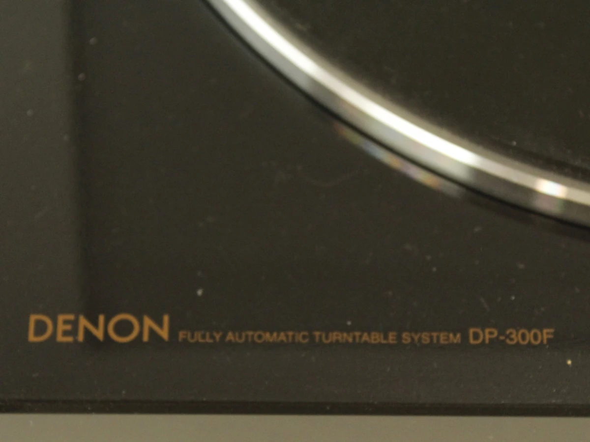 Draaitafel platenspeler Denon DP-300F met stofkap