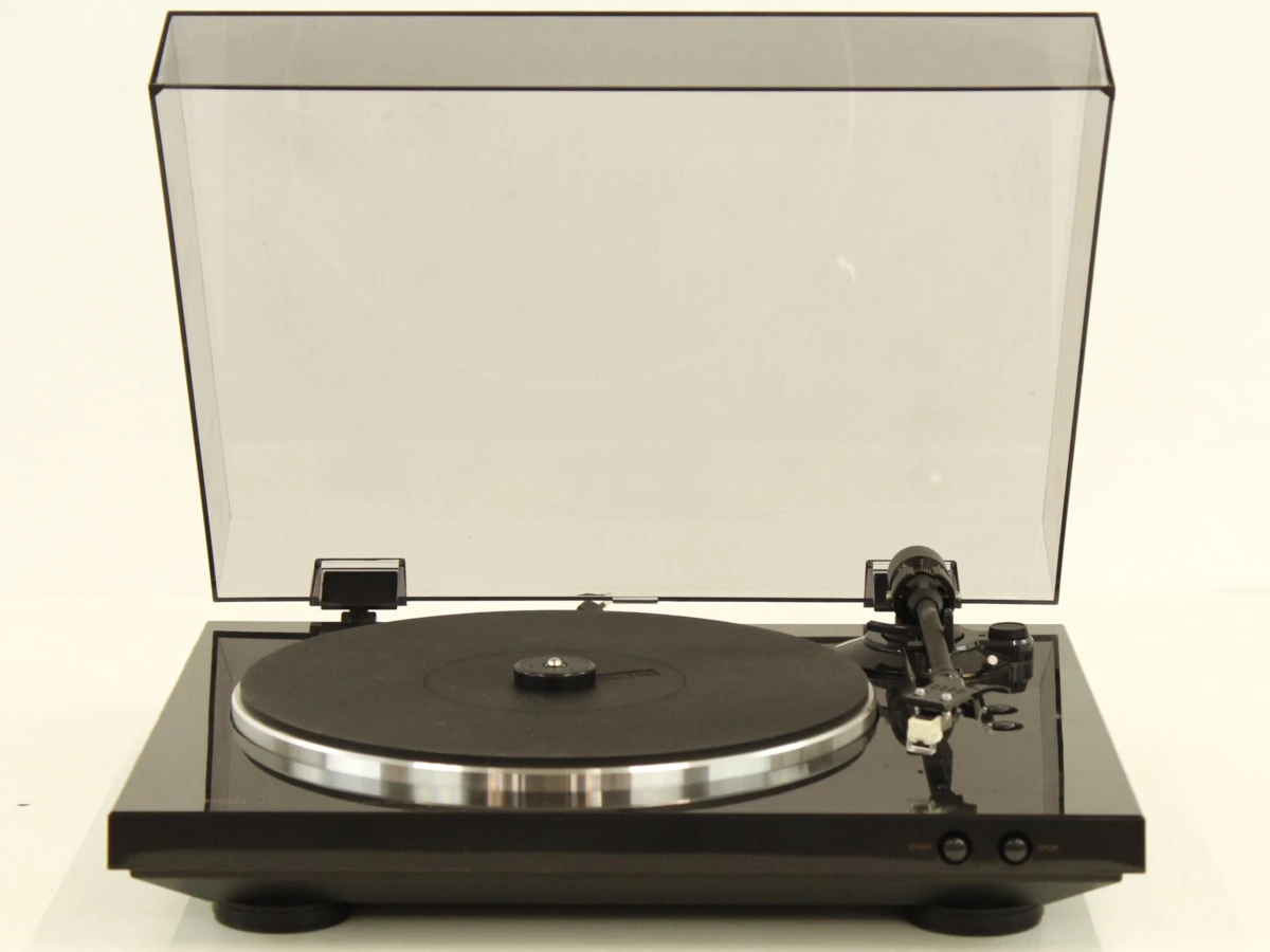 Draaitafel platenspeler Denon DP-300F met stofkap