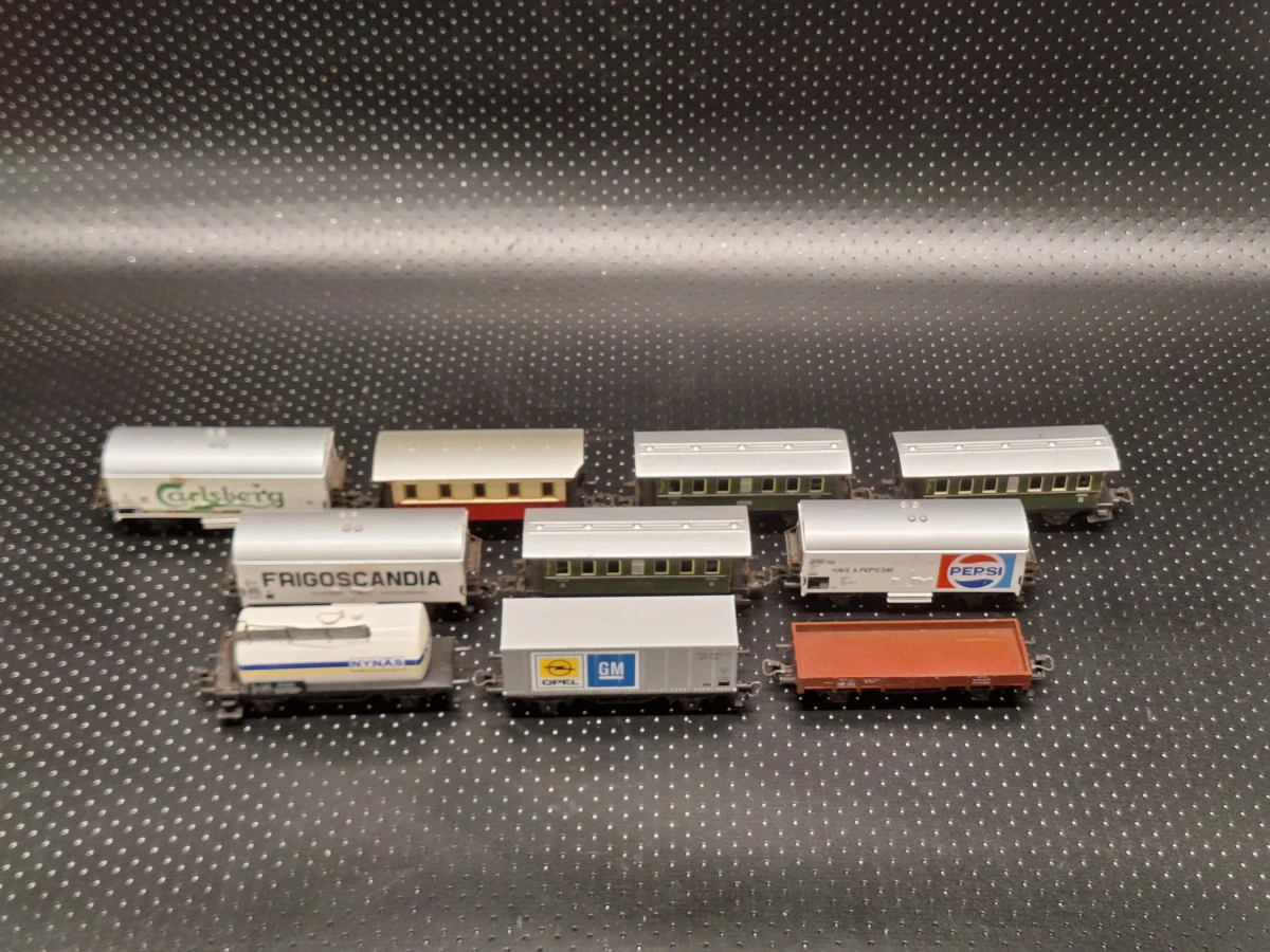 Uitgebreid Märklin H0 modeltreinlot - M-Rails, elektrische wissels, wagons en accessoires