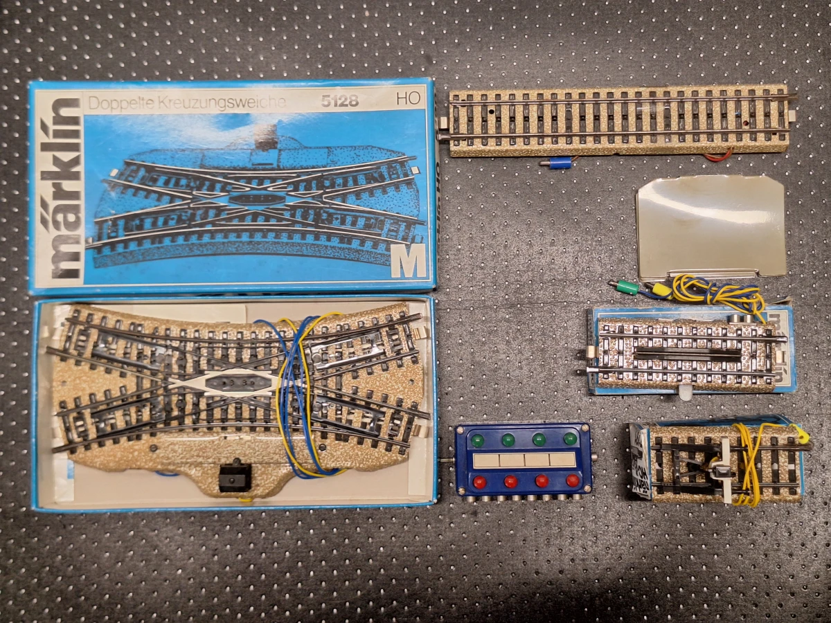 Uitgebreid Märklin H0 modeltreinlot - M-Rails, elektrische wissels, wagons en accessoires