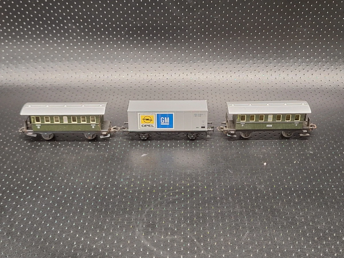 Uitgebreid Märklin H0 modeltreinlot - M-Rails, elektrische wissels, wagons en accessoires