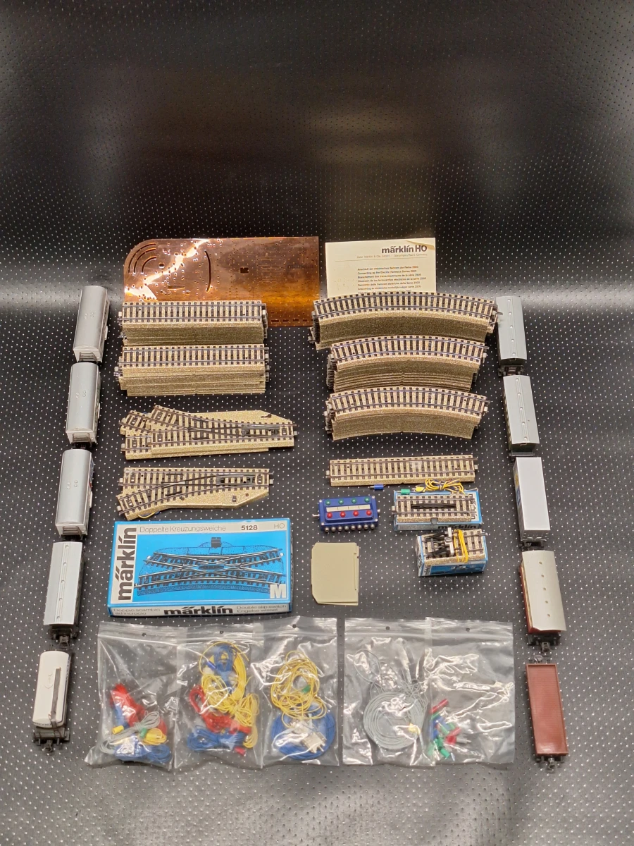Uitgebreid Märklin H0 modeltreinlot - M-Rails, elektrische wissels, wagons en accessoires