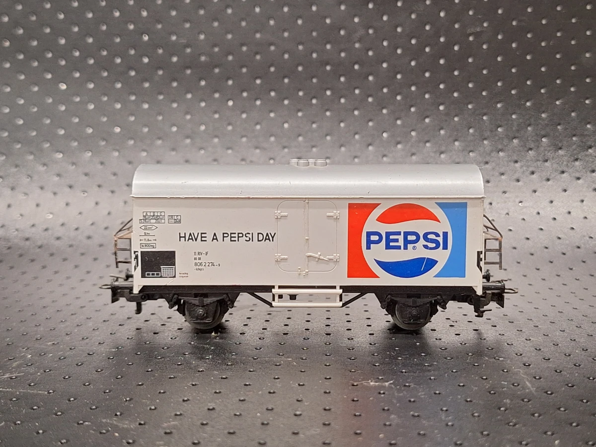Uitgebreid Märklin H0 modeltreinlot - M-Rails, elektrische wissels, wagons en accessoires