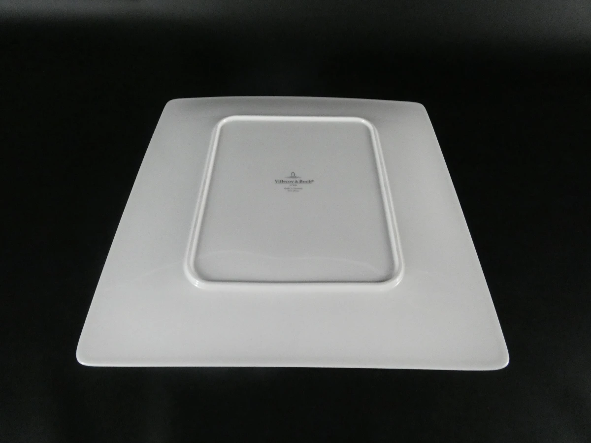 Set van 7 vierkante borden en 2 Royal Boch ontbijtplaten