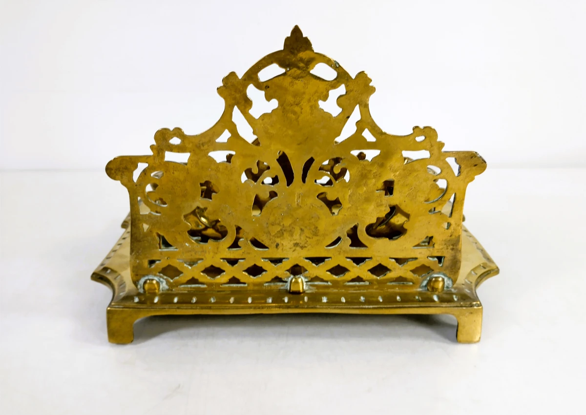 Decoratief antiek inktstel in gegoten messing met Art Nouveau motieven