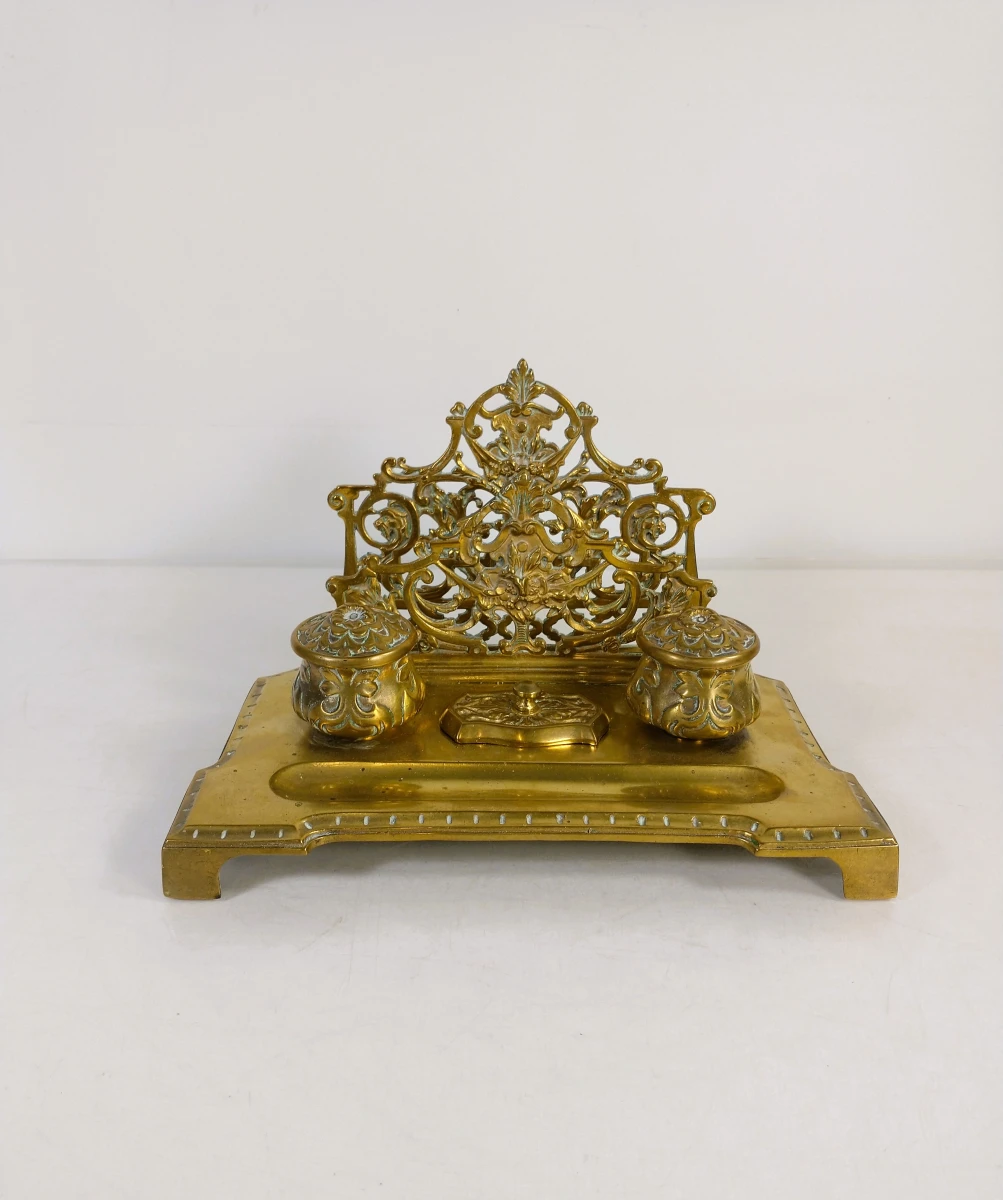 Decoratief antiek inktstel in gegoten messing met Art Nouveau motieven
