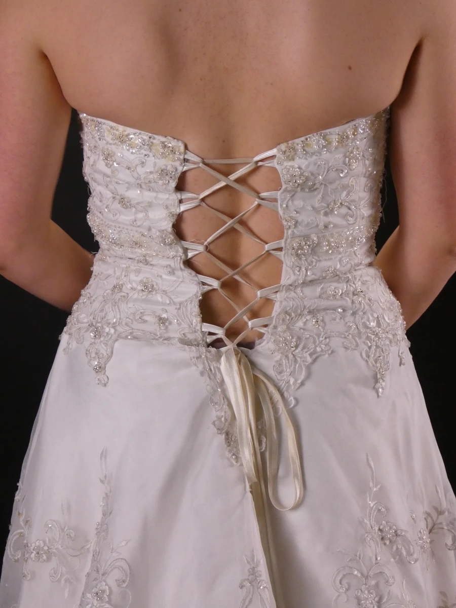 Miss Kelly Bruidsjurk - Strapless Sweetheart met kant, parels & Sequins