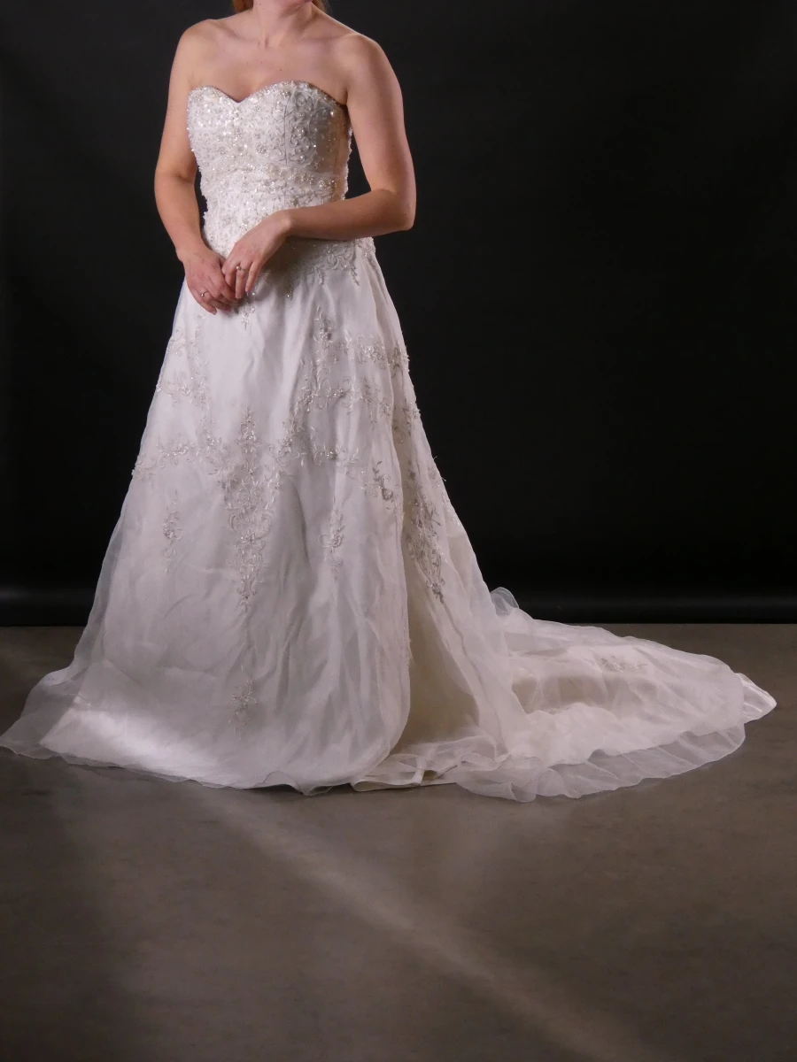Miss Kelly Bruidsjurk - Strapless Sweetheart met kant, parels & Sequins