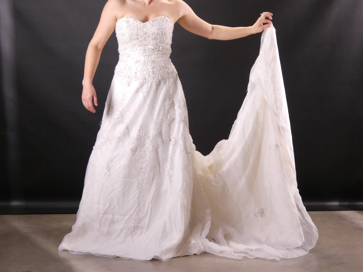 Miss Kelly Bruidsjurk - Strapless Sweetheart met kant, parels & Sequins