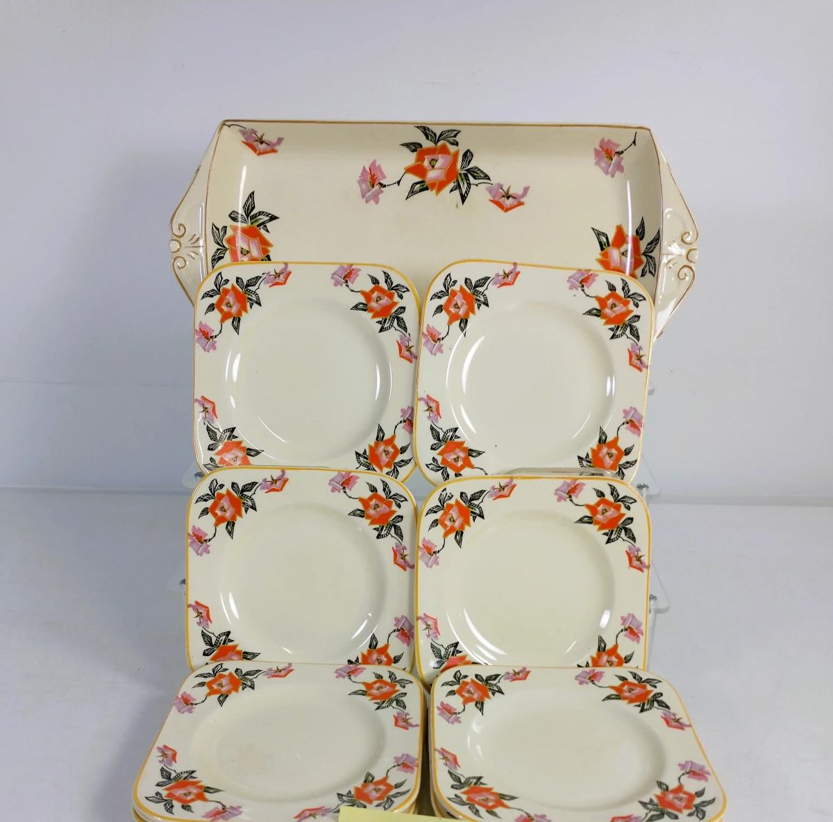 Set van 11 vintage borden en schaal met bloemmotief