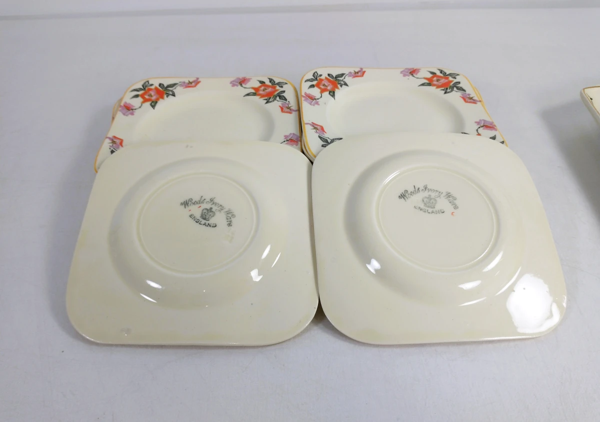 Set van 11 vintage borden en schaal met bloemmotief