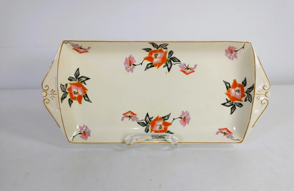 Set van 11 vintage borden en schaal met bloemmotief