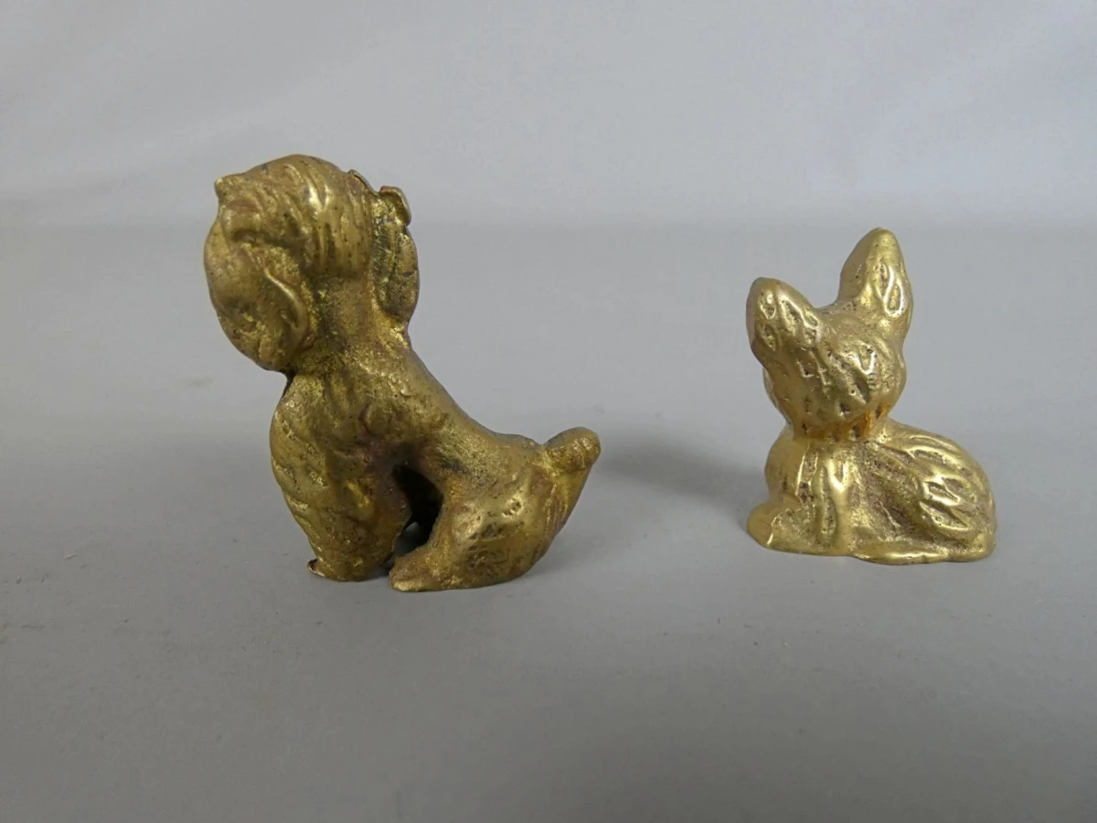 Twee messing dierfiguurtjes