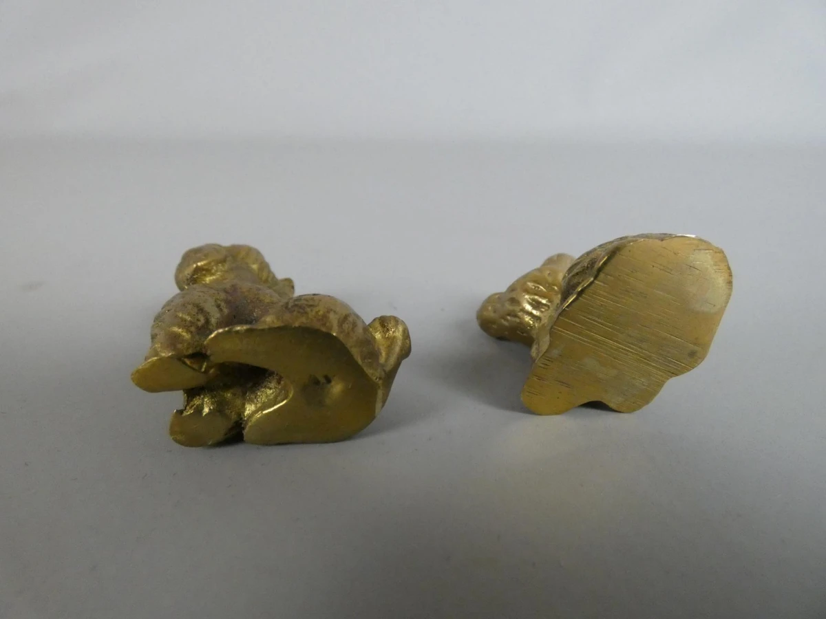 Twee messing dierfiguurtjes