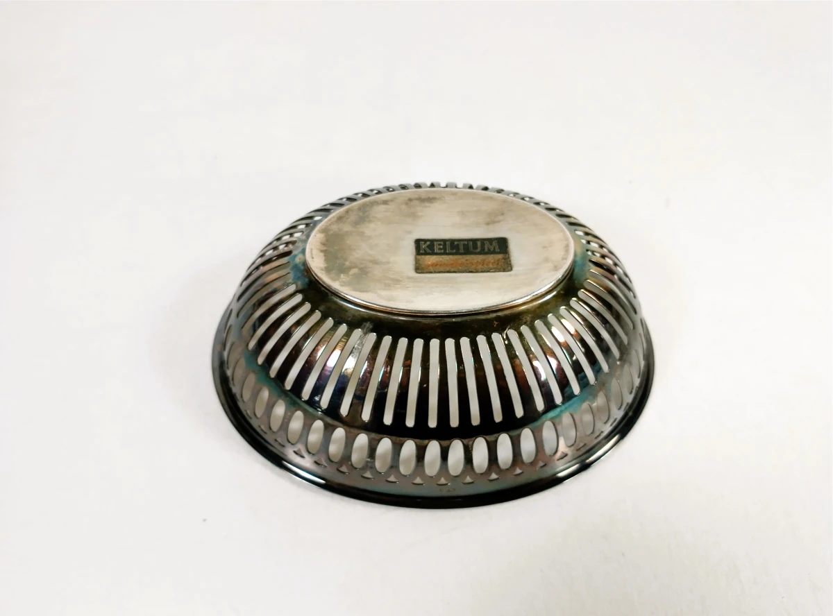 Antiek zilveren en verzilverd theeservies met schaal en accessoires - foto 11