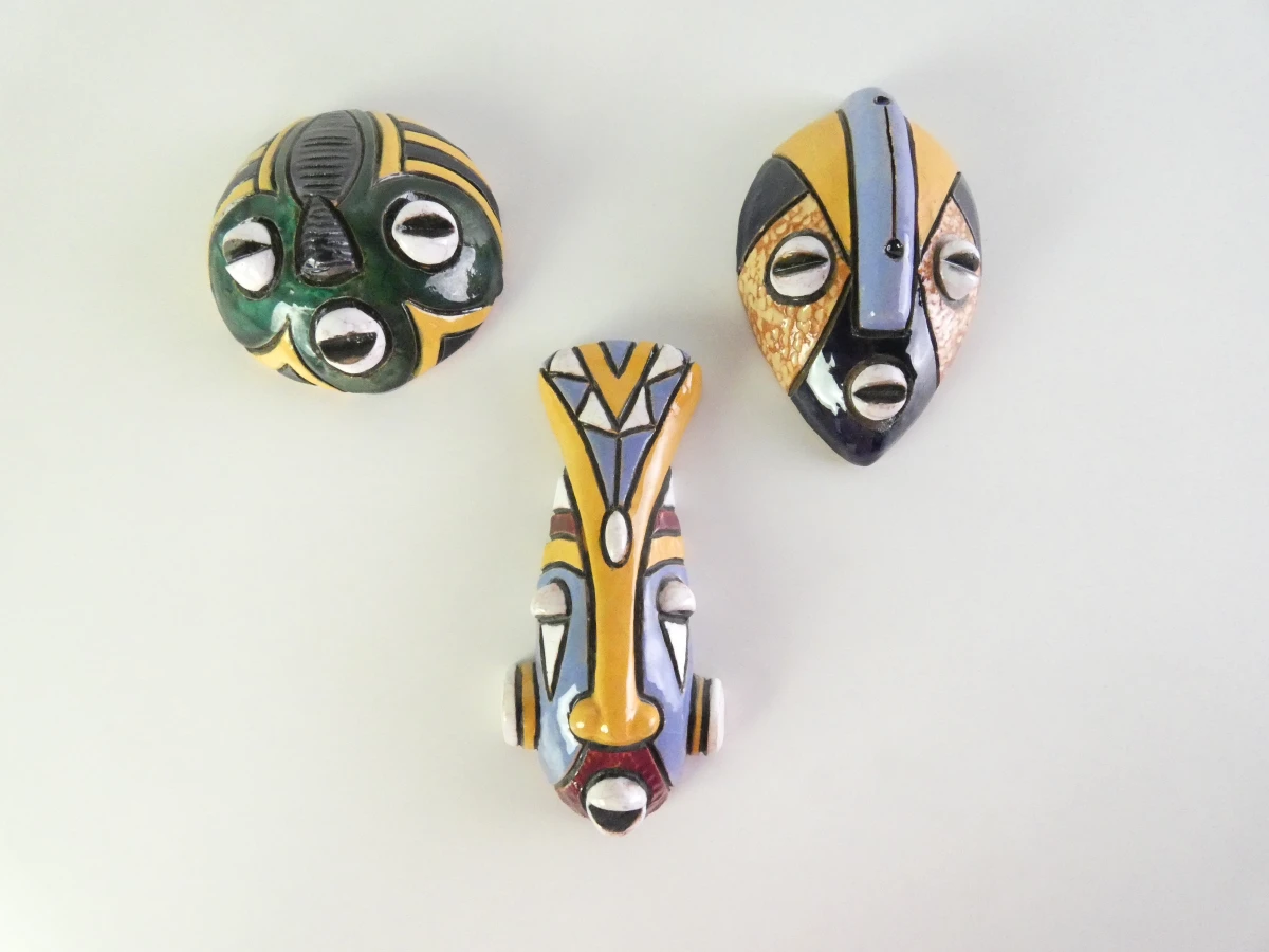 3 keramische Afrikaanse maskers