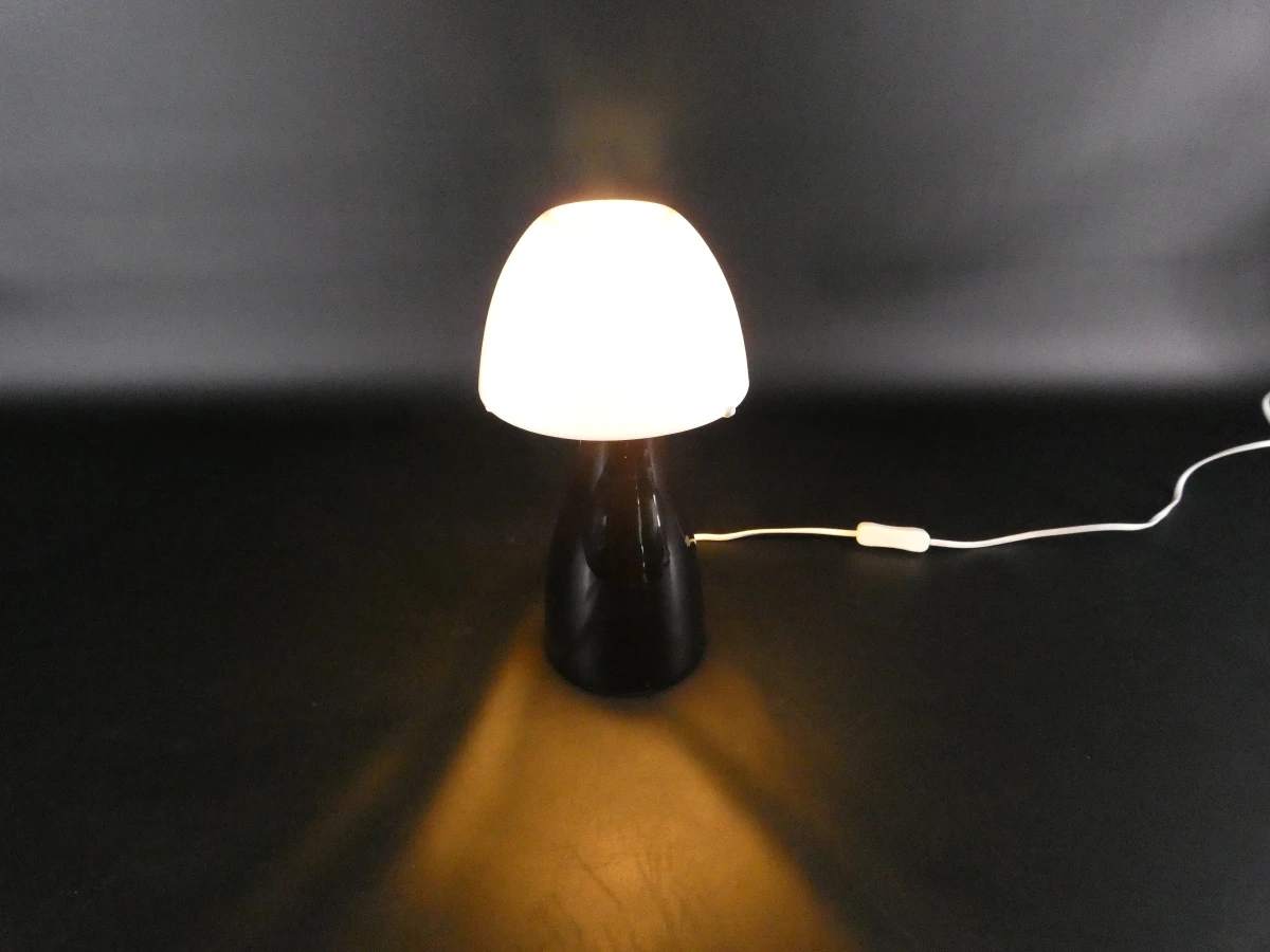 Iconische IKEA Leryd tafellamp