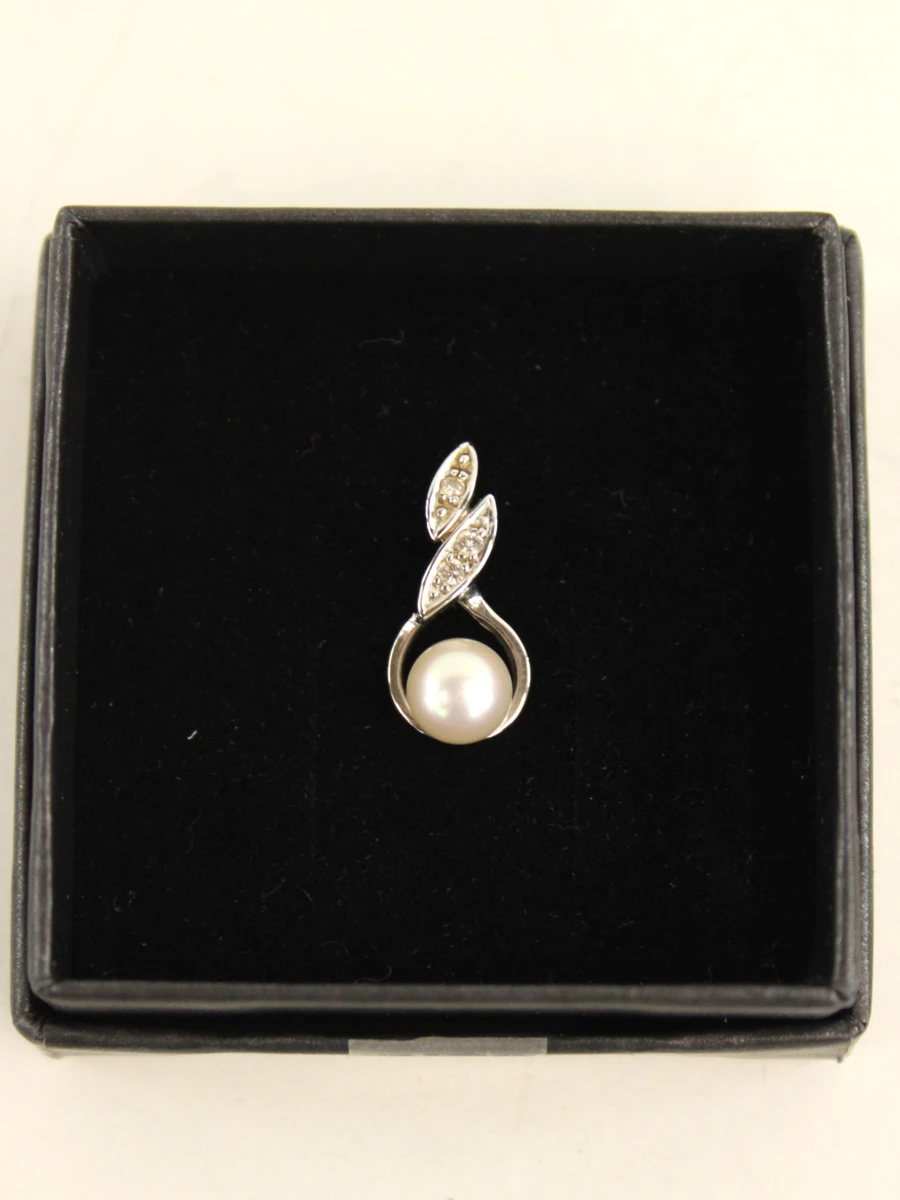 18k witgouden hanger met parel & diamantjes - Joachim Köhle