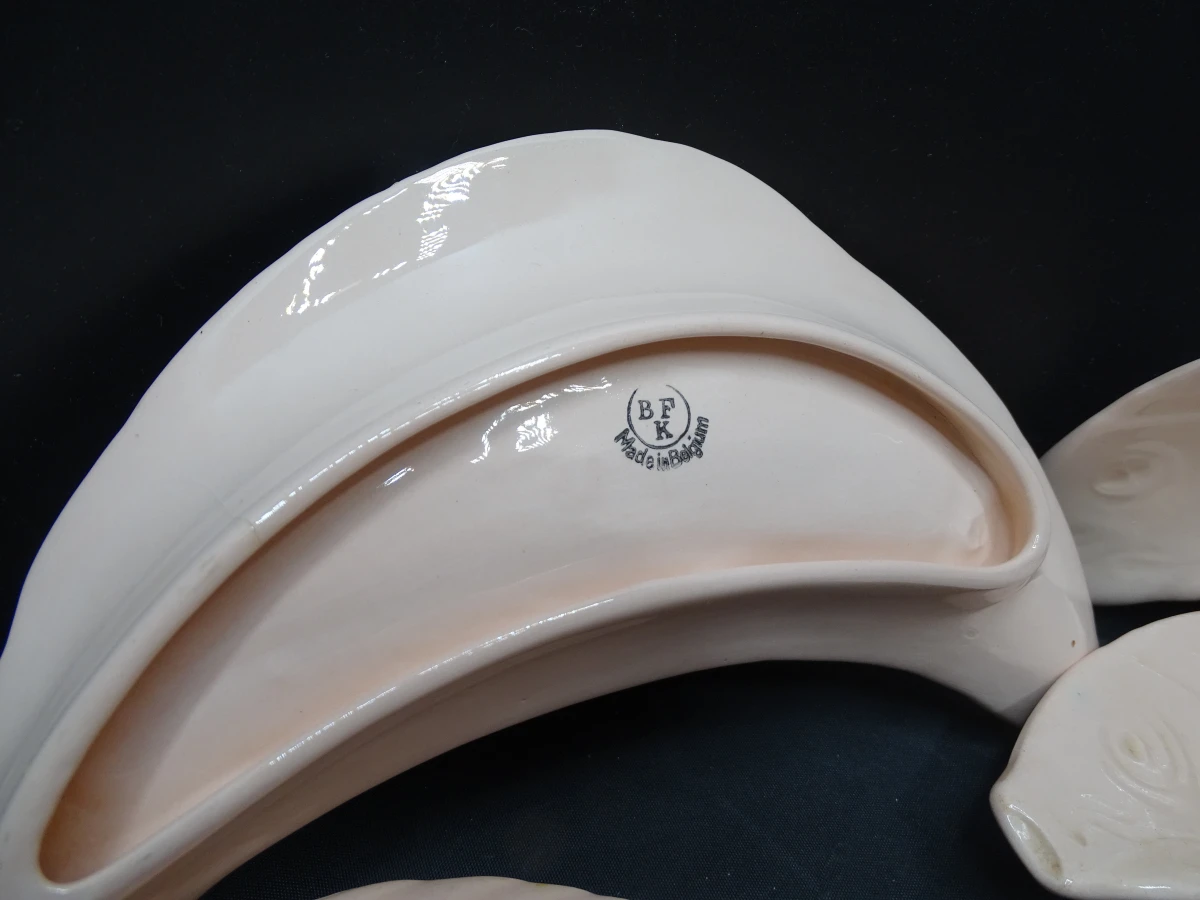 B & F vis servies