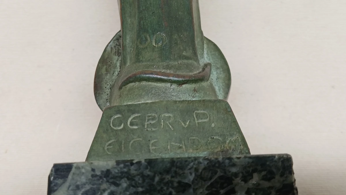 Bronzen beeld Maria