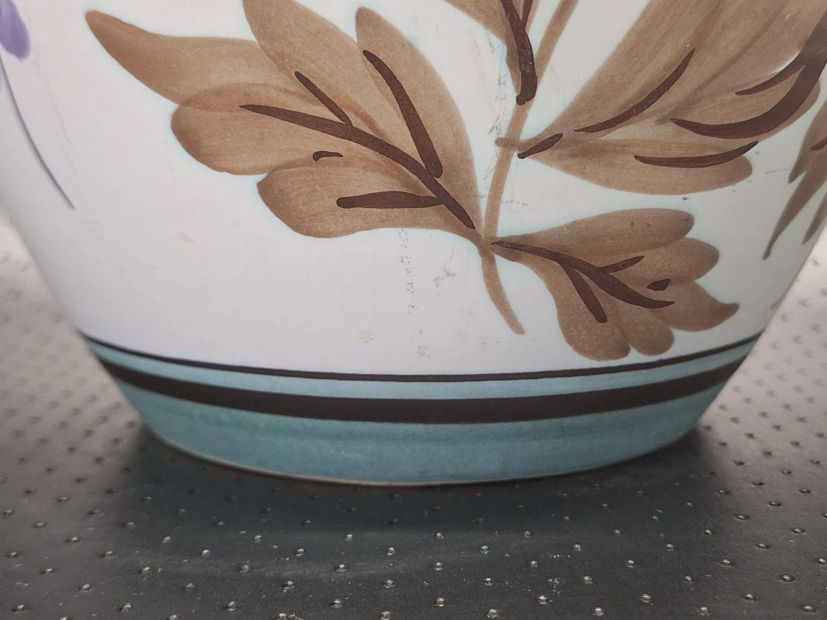 Sfeervolle vintage Plateelvaas – Plateel Gouda Holland handbeschilderd keramiek