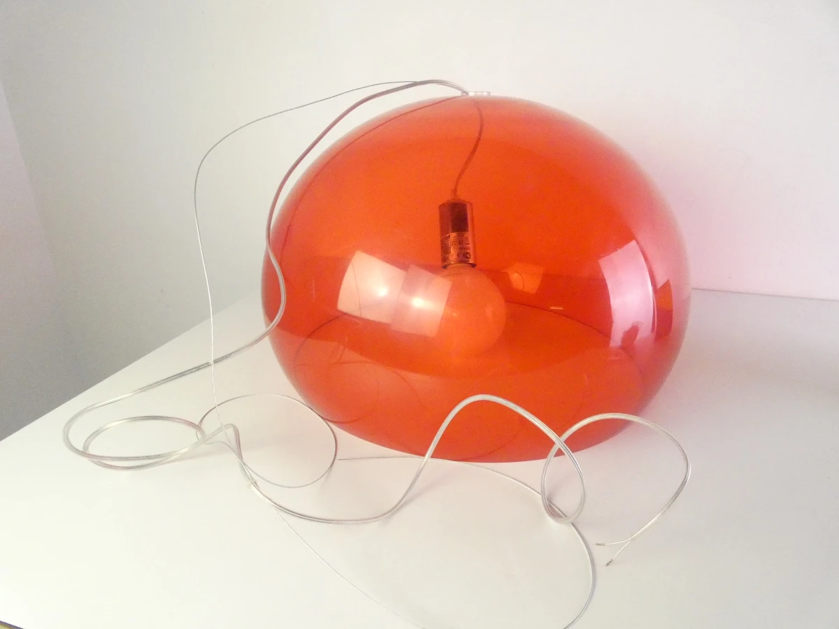 Oranje hanglamp Kartell Fly design Fermuccio Laviani