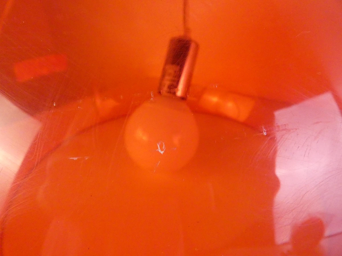 Oranje hanglamp Kartell Fly design Fermuccio Laviani