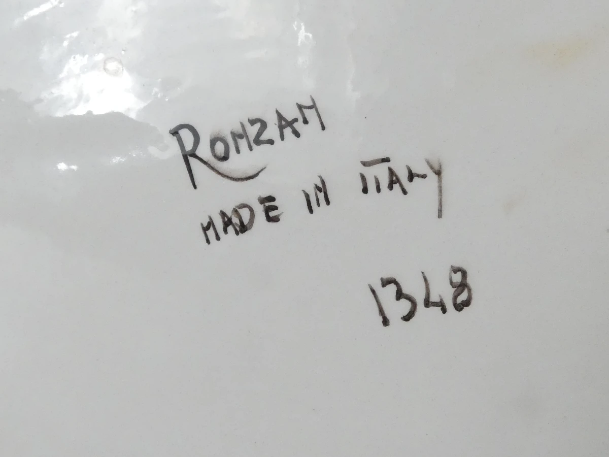 Porseleinen beeldje van knielende vrouw, Ronzan-Italië