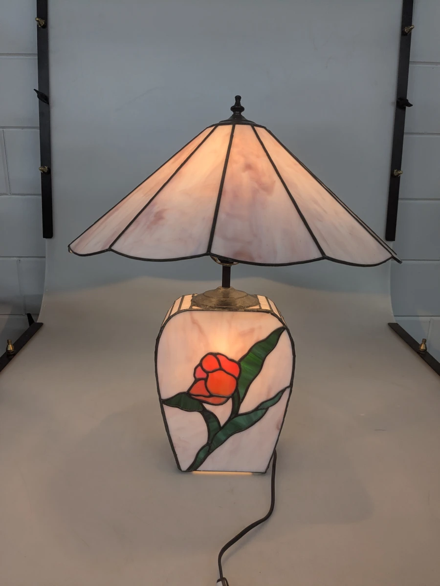 Tafellamp in Tiffany-stijl met bloemenmotief