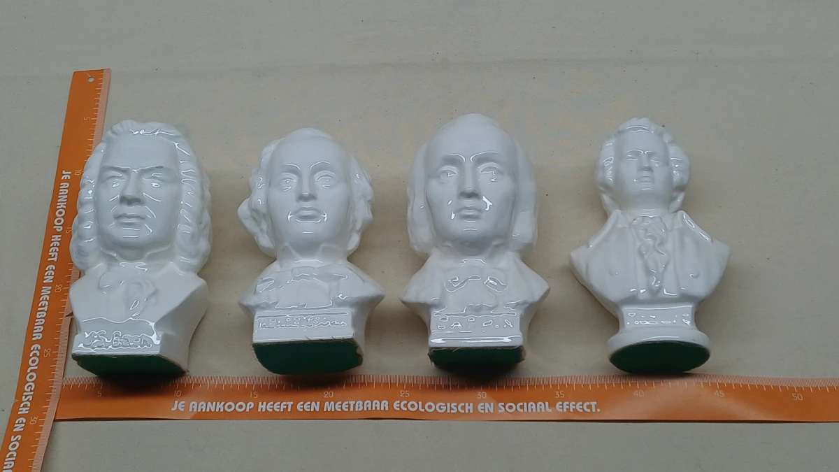 Set van 5 porseleinen bustes van klassieke componisten