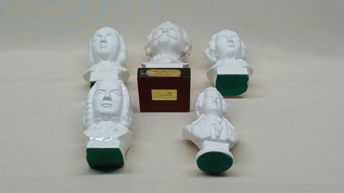 Set van 5 porseleinen bustes van klassieke componisten