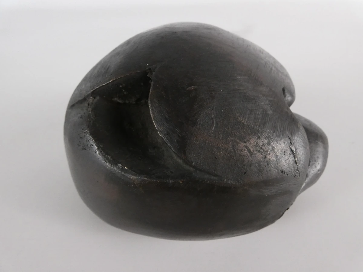 Abstracte sculptuur van massief brons