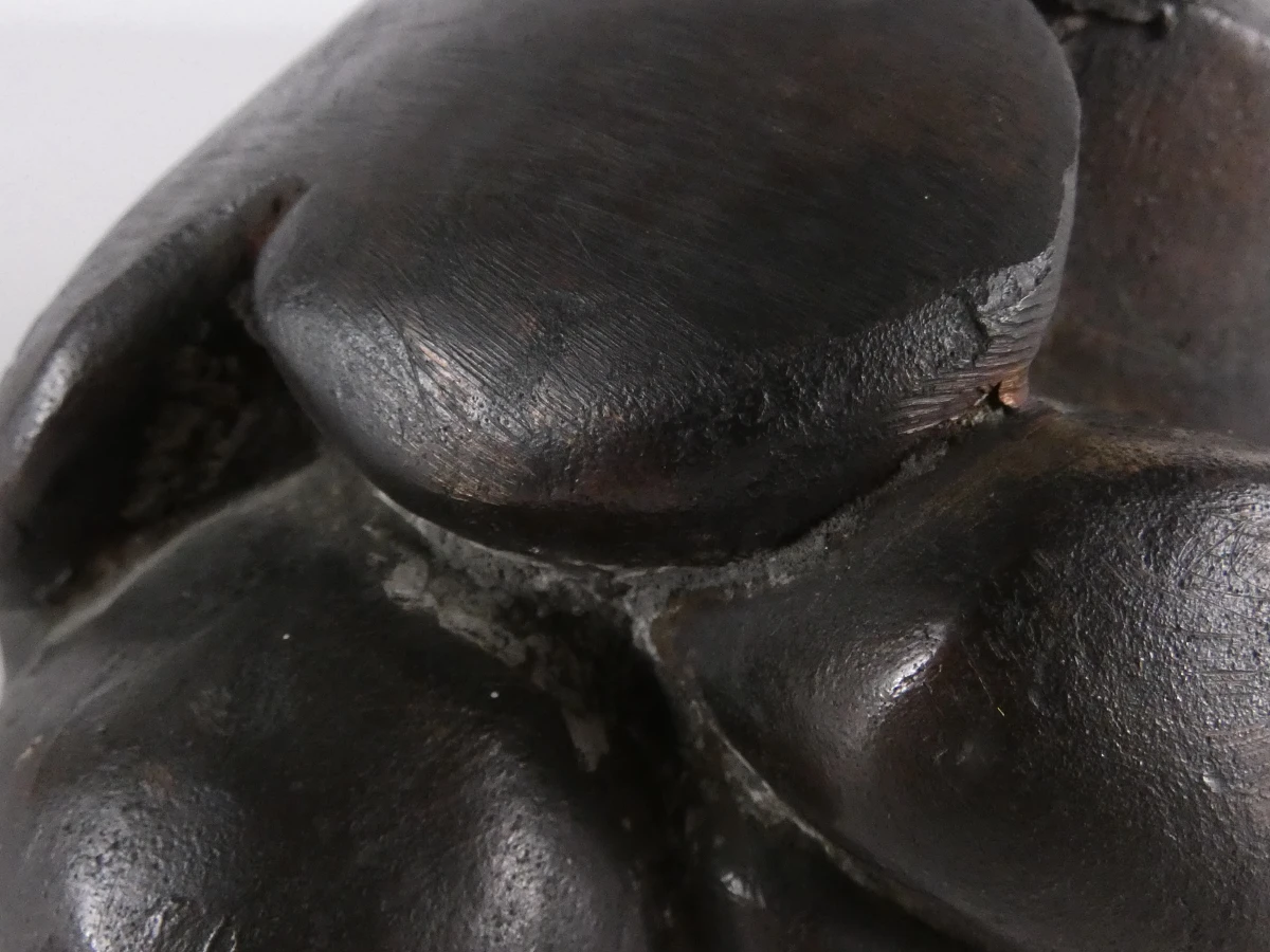 Abstracte sculptuur van massief brons
