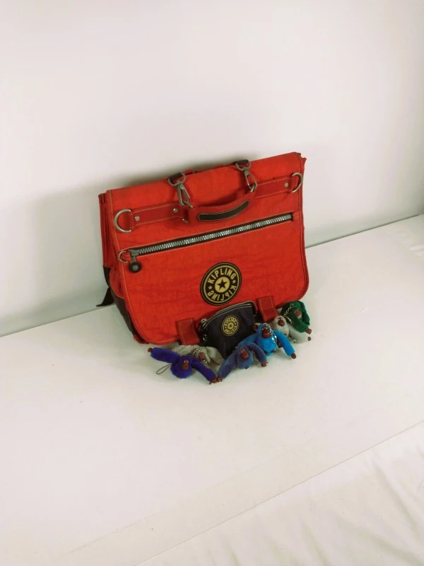 Kipling rugzak/schooltas in rood met etui en 6 aapjes-sleutelhangers