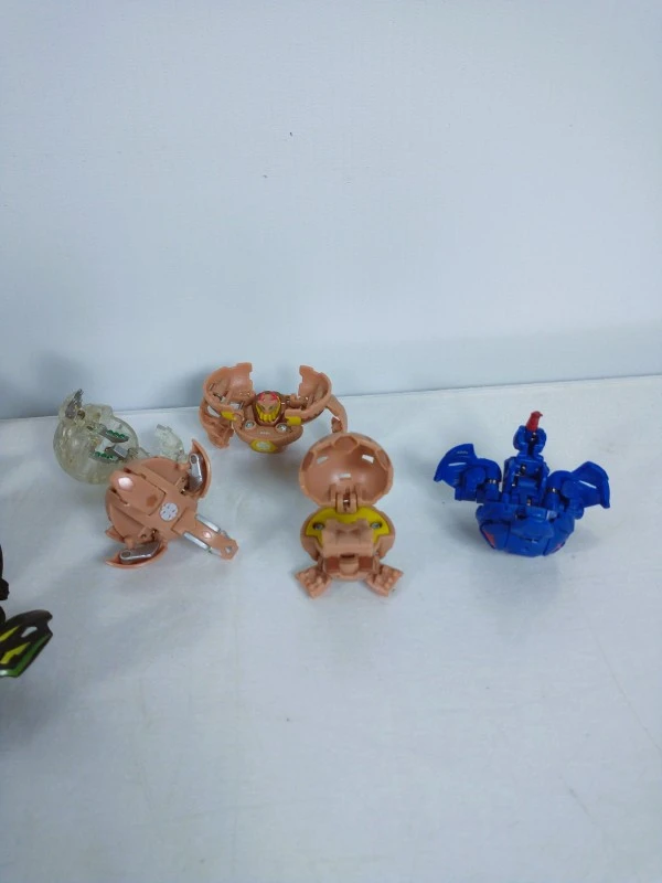 Grote partij Bakugan Battle Brawlers met figuren, kaarten, opbergkoffers en draagcase