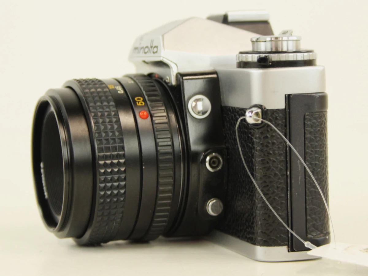 Minolta XD7 analoge spiegelreflexcamera met 50mm lens