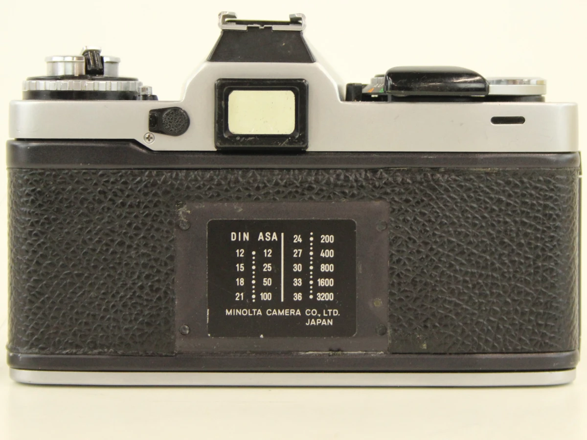 Minolta XD7 analoge spiegelreflexcamera met 50mm lens