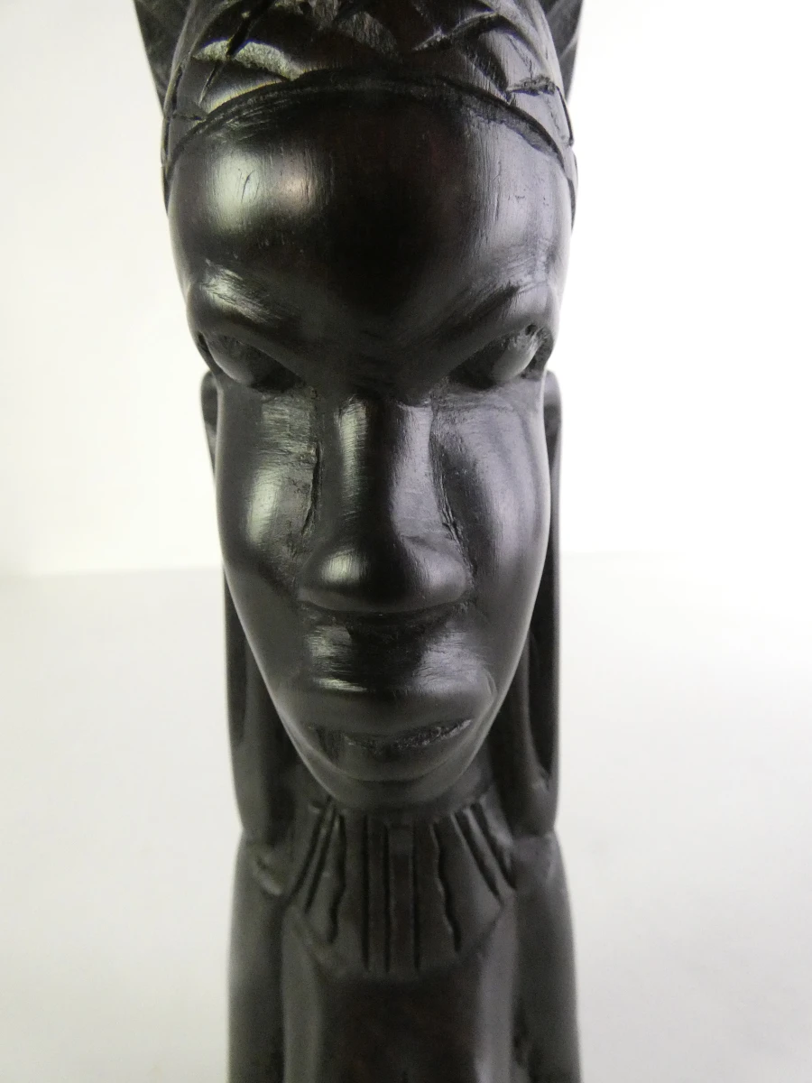 Handgesneden ebbenhouten Afrikaanse vrouwensculptuuren