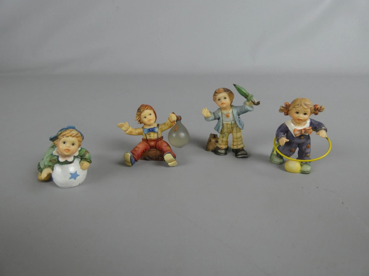 Set van 4 M.J. Hummel beeldjes
