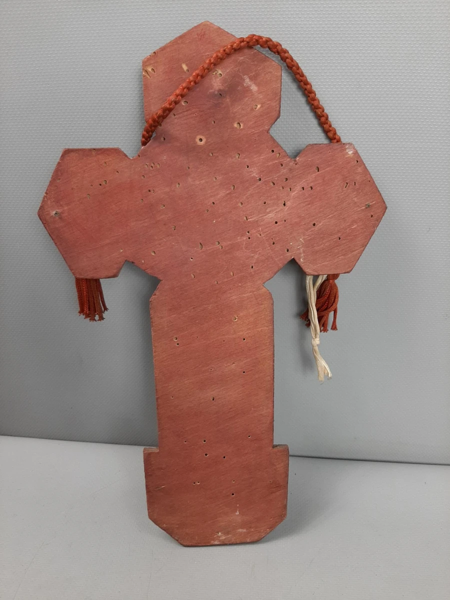Jezus aan kruis wijwatervat