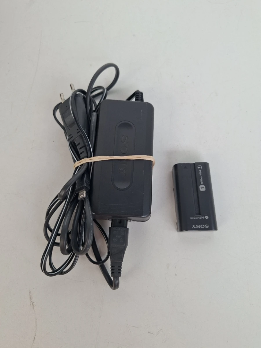 📹  Vintage Sony Handycam CCD-TR515E (Video Hi8) Set  📹