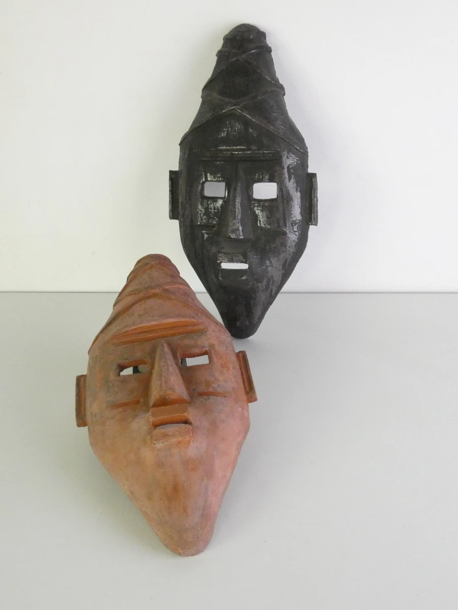 Handgemaakte Afrikaanse terracotta wandmaskers
